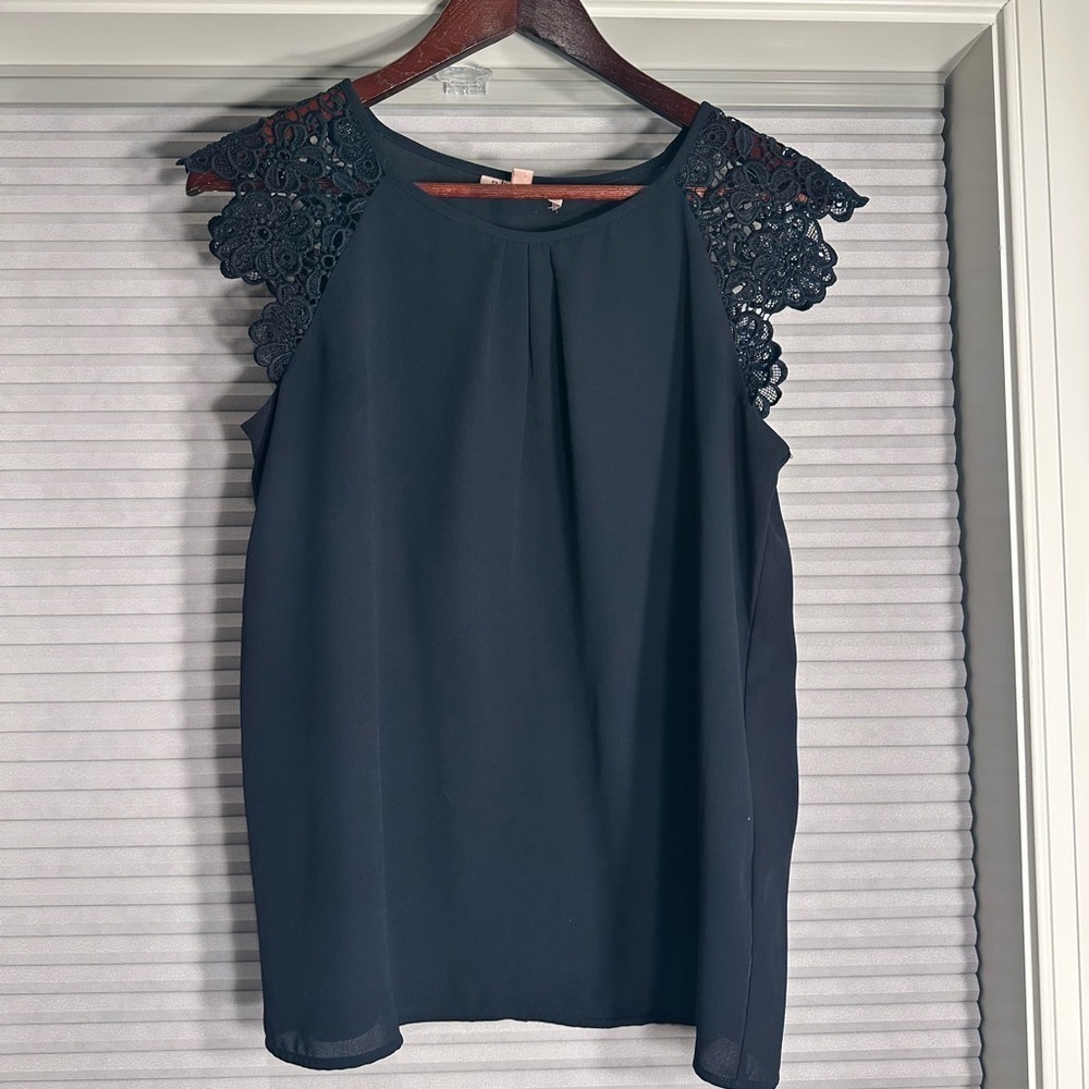 Navy lace shoulder sleeveless blouse G-20